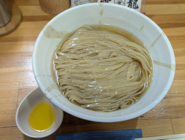 「4種の節を使用した鶏節と魚介の冷やかけ」@麺屋電龍の写真