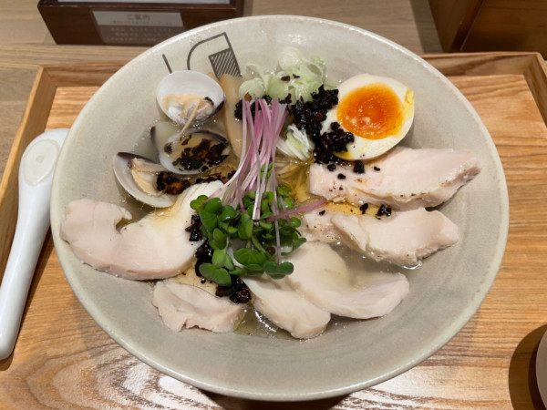 「鶏と蛤の塩ラーメン チャーシュー増し」@鶏soba Luca Lifeの写真