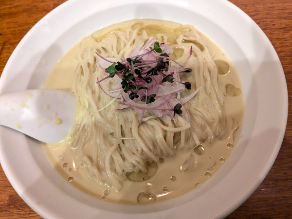 「冷や牡蠣」@麺処 にぼし香 横浜店の写真