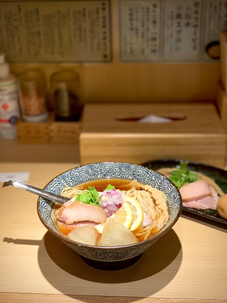 「冷やしあごだし特製中華そば」@中華そば 導の写真