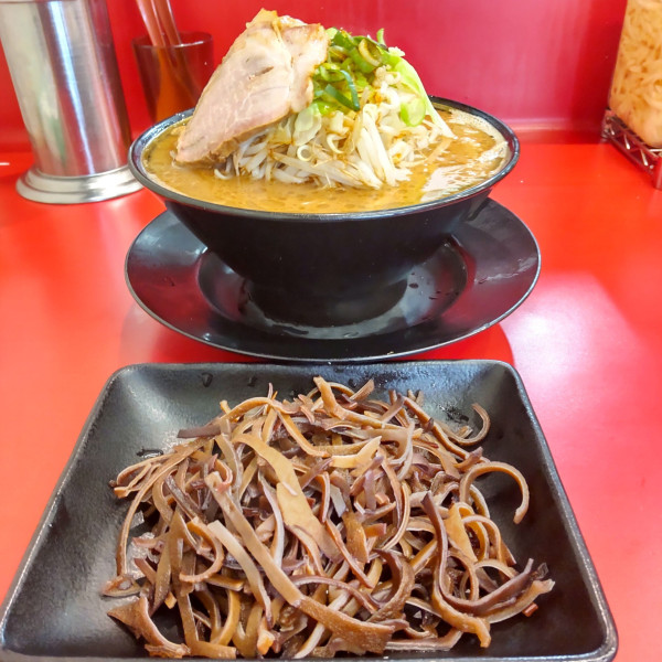 「野菜チャーシューメン（￥1,150）＋キクラゲ（￥100）」@IEKEI_TOKYO 王道家直系の写真