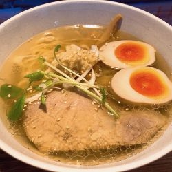 煮卵入り生姜中華そば塩