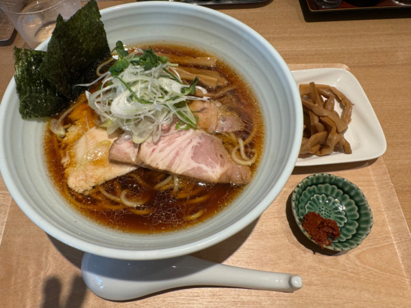「鶏淡麗醤油ラーメン」@らーめん 茂治の写真