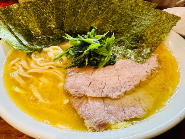 「ラーメン(大)【1050円】」@洞くつ家の写真