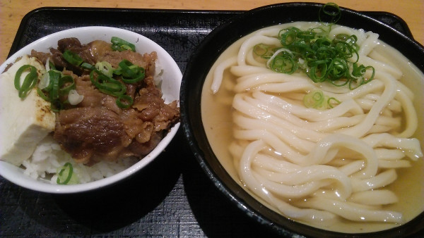 「かけうどん（冷） 780円＋ミニ牛めしセット 480円」@日本橋 讃岐うどん ほし野の写真