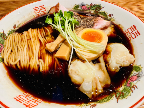 「ワンタン煮干しブラック【1070円】」@いしかわやの写真