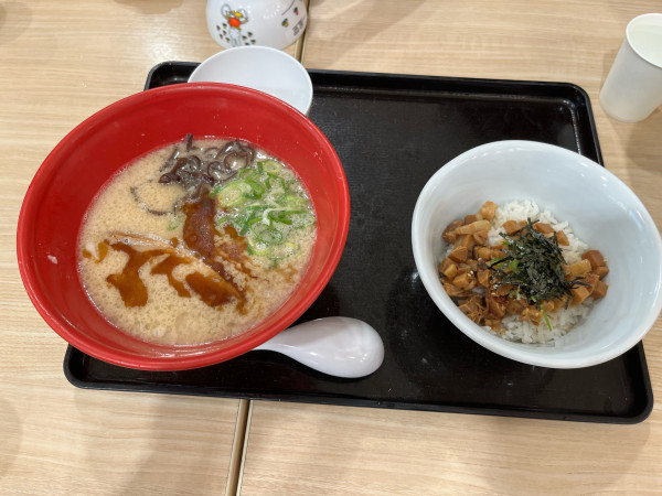 「赤丸とんこつ➕チャーシューまぶしご飯」@IPPUDO NOODLE EXPRESS 静岡SA店の写真
