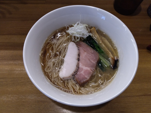「芳醇中華そば(醤油)(1050円)＋煮干油に変更(100円)」@麺屋  龍壽の写真