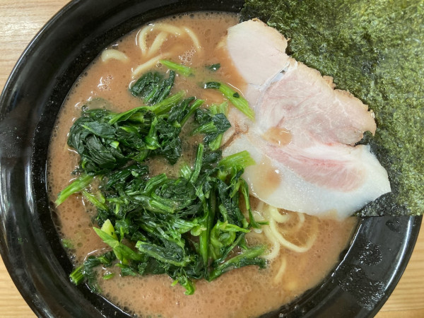 「ラーメン並+ほうれん草」@横浜ラーメン 武蔵家 御茶ノ水店の写真