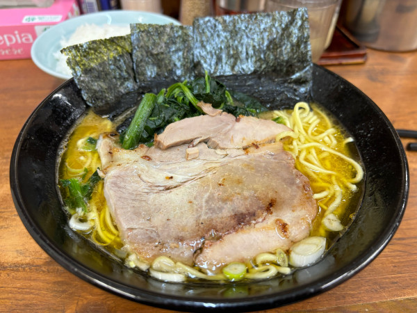 「ラーメン中盛 850円」@英吉家の写真