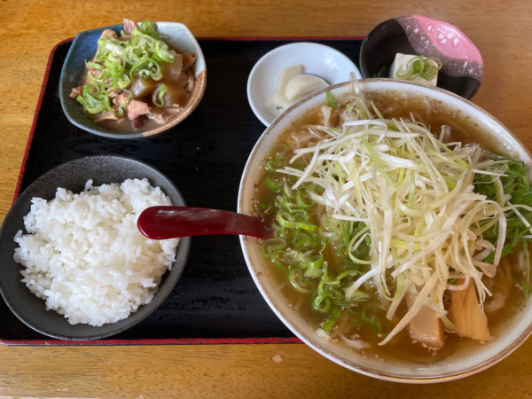 「深谷ねぎラーメン・半もつ煮＋半ライスセット」@畔鐘の写真