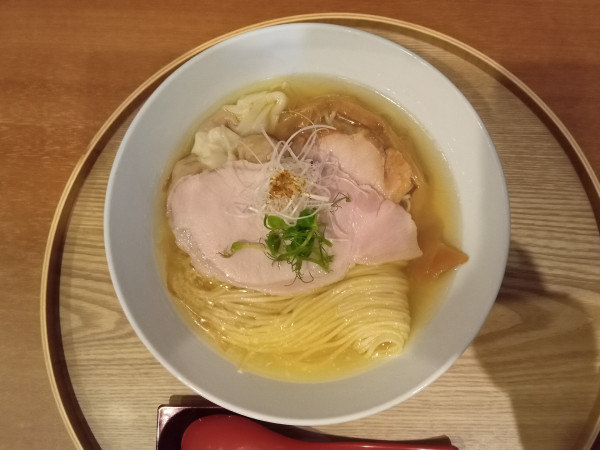 「淡麗塩らぁ麺＋ワンタン」@想〜SOU〜の写真