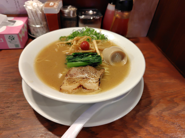 「味玉濃厚醤油らぁめん」@らぁ麺 善治の写真