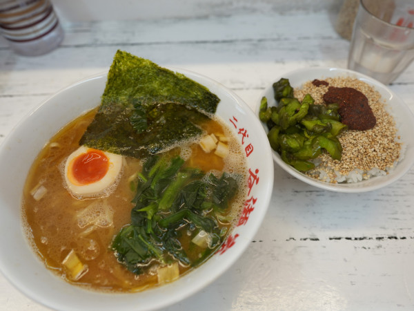 「朝ラー 並 油多め＋サービスライス」@二代目 谷瀬家の写真