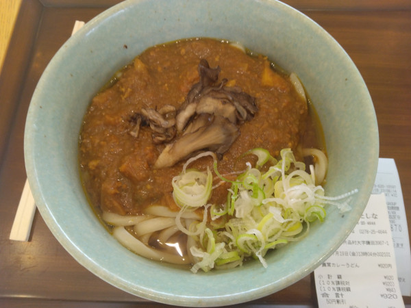 「尾瀬まいたけカレーうどん920円」@名水うどん かたしな食堂の写真