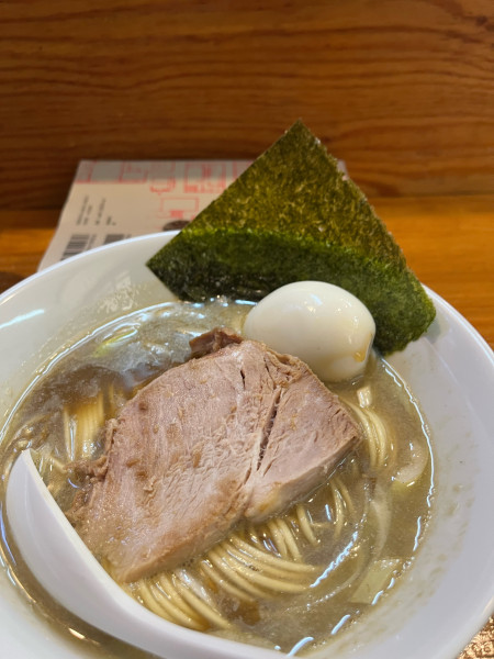 「煮干しそば + 出汁打ち込み式味玉」@煮干中華ソバ イチカワの写真