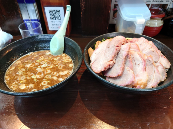 「つけ麺特盛（豚骨魚介）チャーシューダブル」@さつまっこ 平和島店の写真