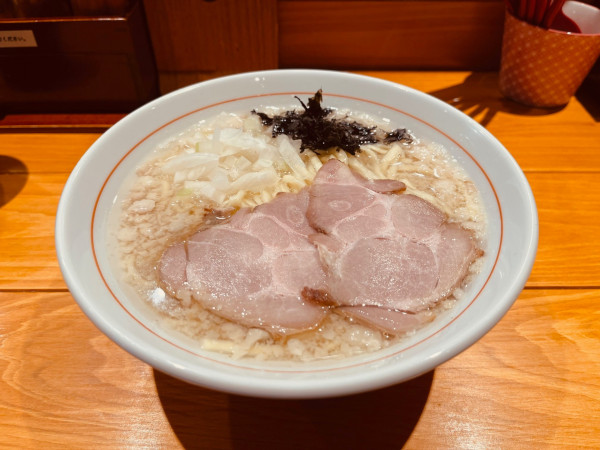 「背脂煮干中華（塩・脂多め￥950）」@背脂煮干し中華そば 和市 大崎店の写真