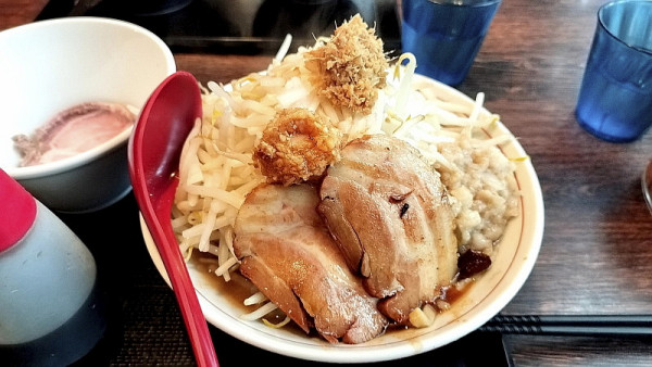 「角ふじラーメン中盛りもやし増し」@神勝軒 下永谷店の写真