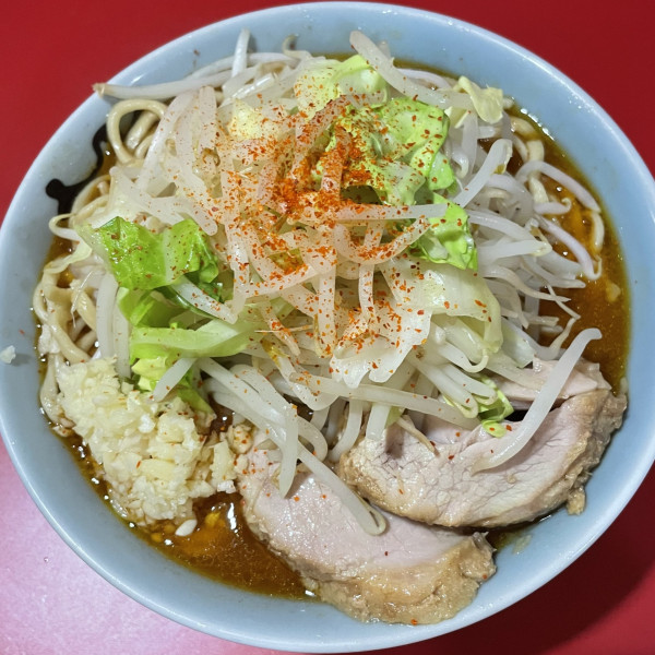「辛味噌 100円 + ラーメン（ぶた 2枚）950円（蒜」@ラーメン二郎 札幌店の写真