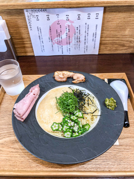 「冷やしとろろまぜそば（1.5玉）」@RAMEN ブリキの木こりの写真