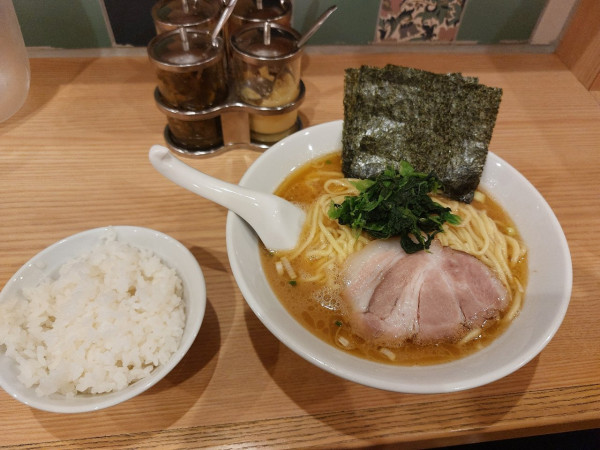 「ラーメン中」@ラーメンモンタナ 秋葉原店の写真