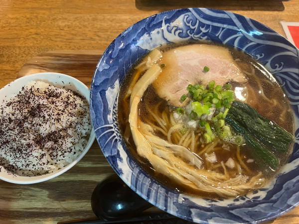 「醤油らーめん固め780円」@tamazouの写真
