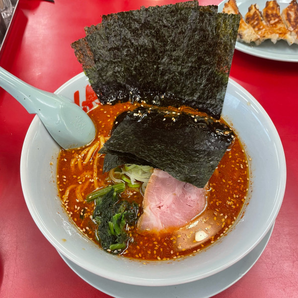 「辛味噌ラーメン+のり+半ライス」@ラーメン山岡家 土浦店の写真