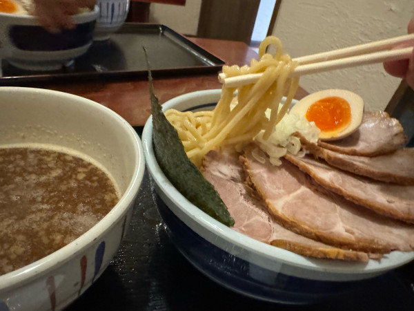 「肉つけ麺（500g)1250円」@つけ麺 秋山の写真