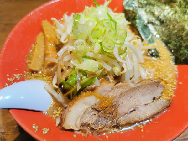 「冷やし味噌ラーメン」@東京豚骨拉麺 ばんから 池袋東口店の写真