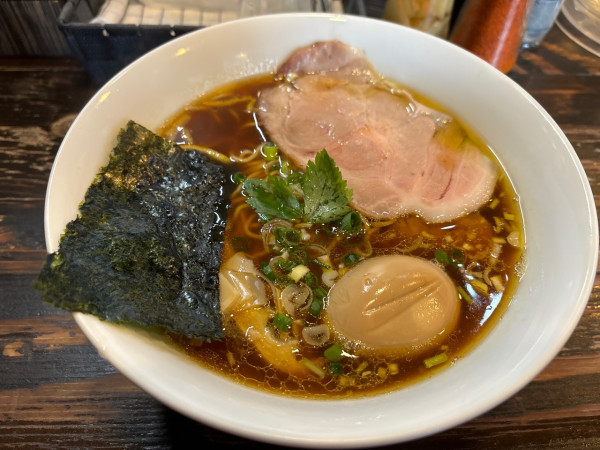 「醤油味玉中華そば」@中華そば こむぎの写真