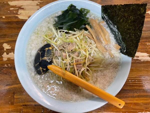 「ねぎラーメン塩 ¥900 平日中盛無料」@ニューラーメンショップ 桶川店の写真