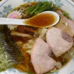 ワンタンメン1070円