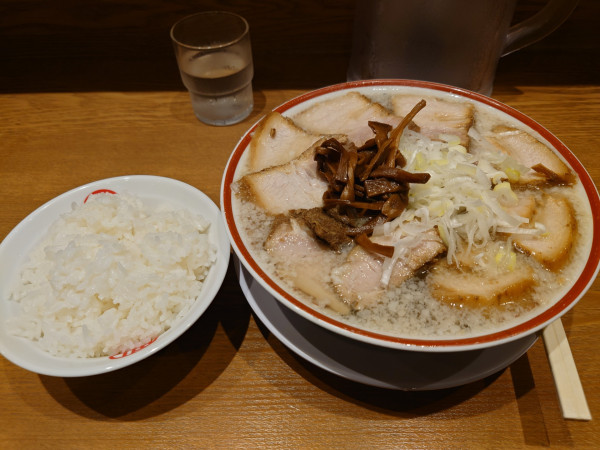 「肉そば大盛りこってり  ライス」@田中そば店 蒲田店の写真