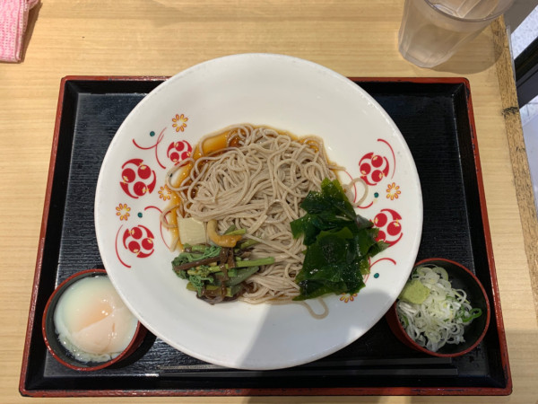 「朝限定メニュー　朝食そば（冷）」@いろり庵きらく 東京京葉店の写真