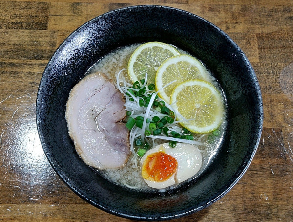 「れもんラーメン　大盛り」@Japanese noodle shop 麺でぃぃぃの写真