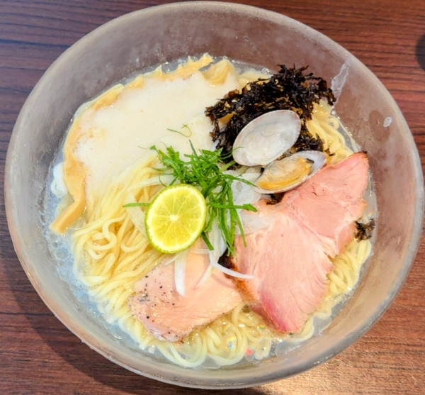 「限定B「貝出汁昆布水」冷やし（大盛）950円」@旬菜麺屋 雅流の写真