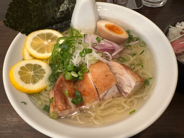 「夏の塩レモンラーメン（並盛・150g）1,050円→500円」@麺屋 承太郎の写真