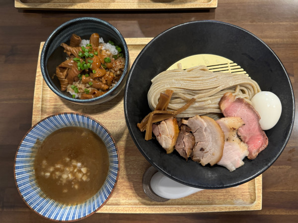 「特製濃厚つけ麺　どて丼」@麺亭まきたの写真