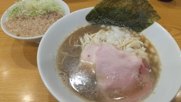 「純煮干しそば 和え玉(背脂)　ネギ背脂ご飯」@中華そば 児ノ木の写真