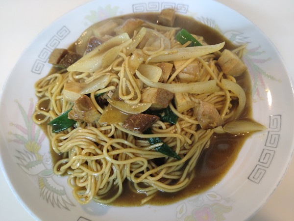 「スパイシーカレー焼きそば（ウエット）　９５０円」@中国料理 豚珍館の写真