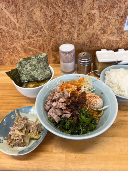 「冷やしにんにくまぜそば(¥1000)+白ネギチャー(¥50)」@えんふく家の写真