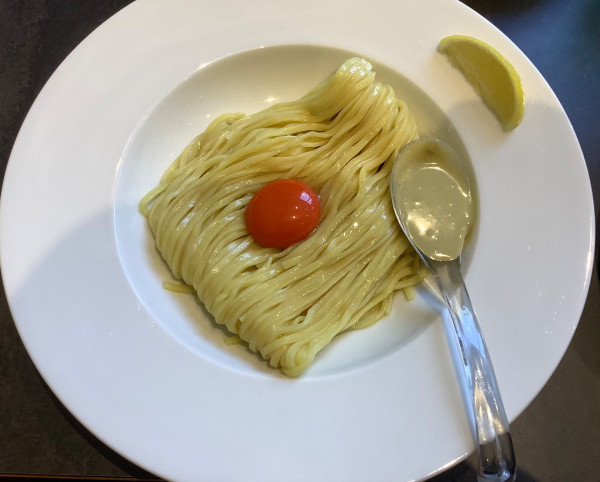 「牡蠣バターたまご麺」@むかん横浜の写真