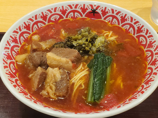 「とまと牛肉麺」@SOiSPACE マルイシティ横浜店の写真