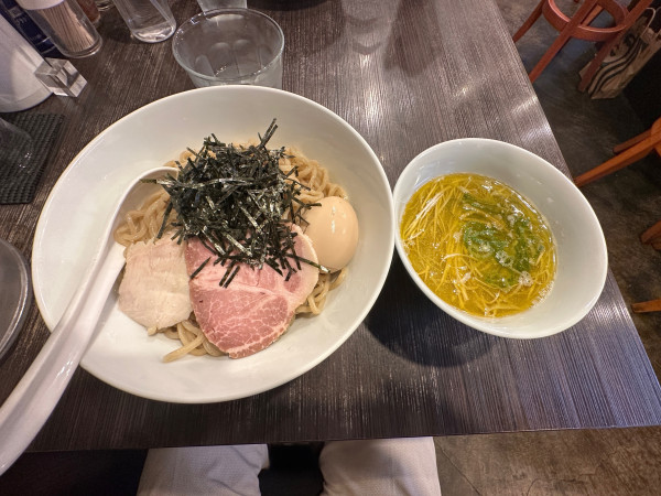 「オイ！煮干し　つけそば　卵1220円」@麺や でこの写真