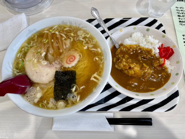 「ワンタンメン＋半カレー」@成田屋の写真