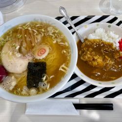 ワンタンメン＋半カレー
