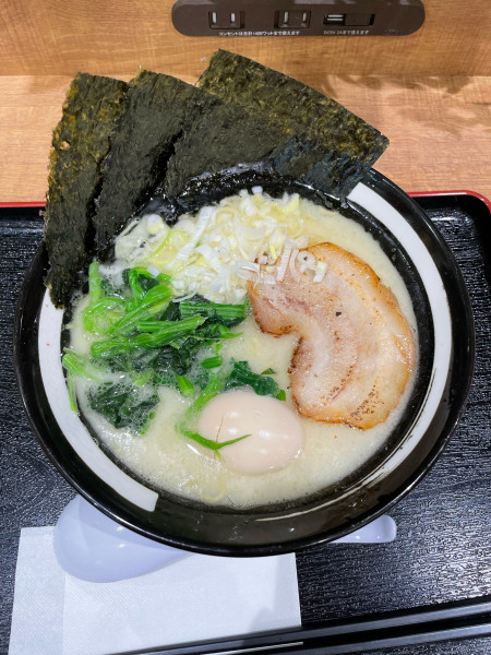 「TUKASA白丸(869円)」@横濱とんこつTUKASA 港南台店の写真