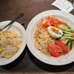 日替わりランチ①（キムチ冷麺＋五目チャーハン）900円