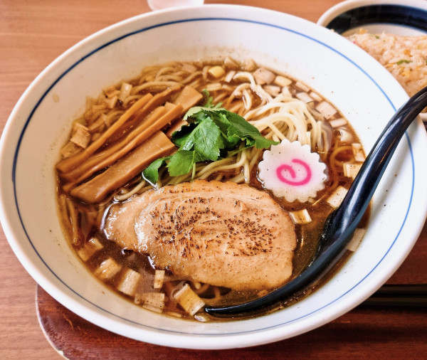 「煮干しらーめん＋ミニ炒飯」@麺処直久 モラージュ柏店の写真